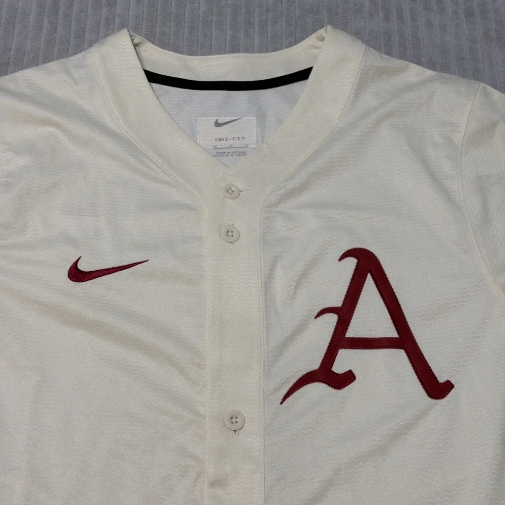Nike Arkansas Razorbacks Baseball Jersey Mens M Ivory Throwback Dri-Fit Vapor